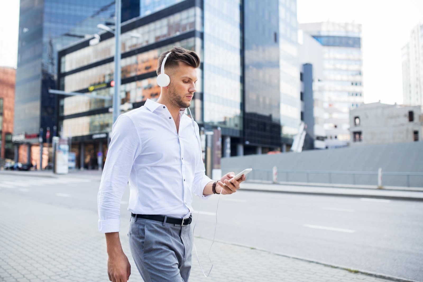 Stop Overlooking Your Smartphone: 5 Areas Where It Outperforms Traditional Cameras