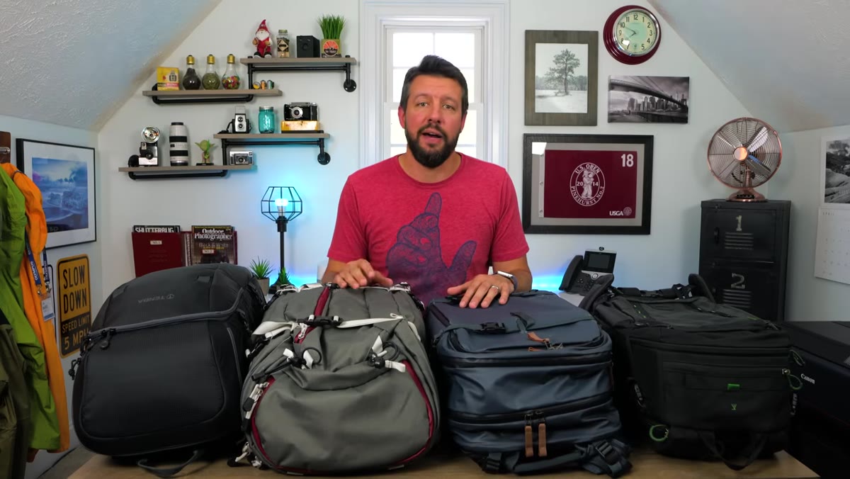 Bag being compared to airline overhead bin size restrictions