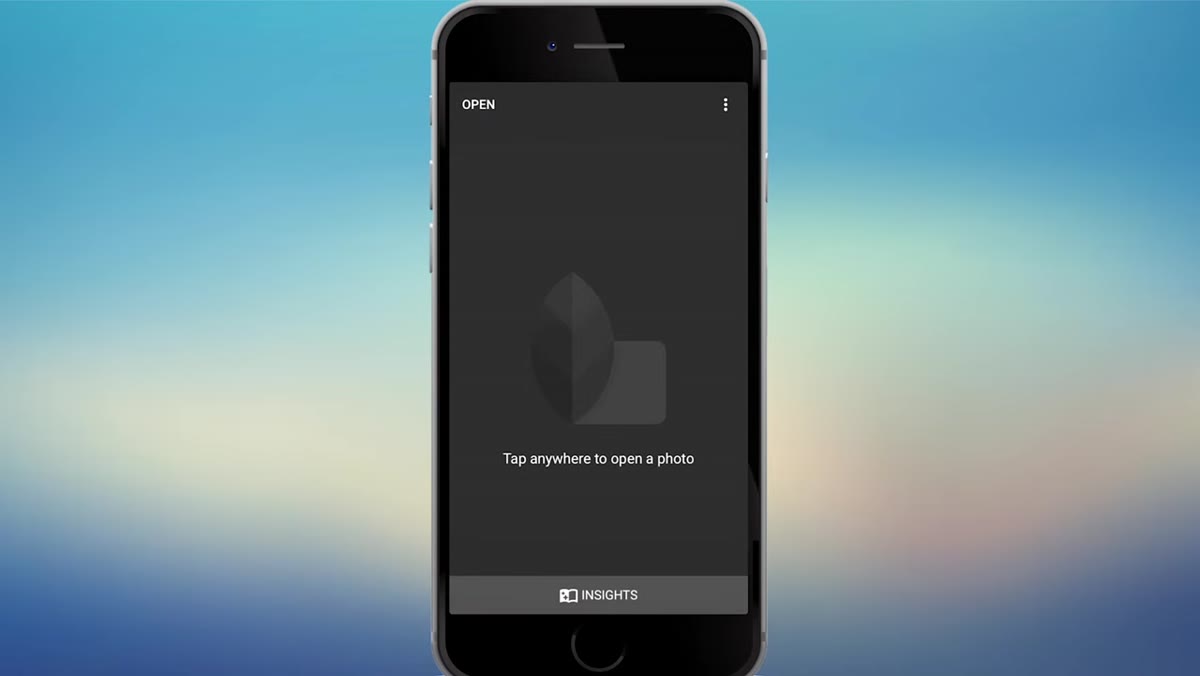 App home screen with tap-anywhere prompt to open camera roll