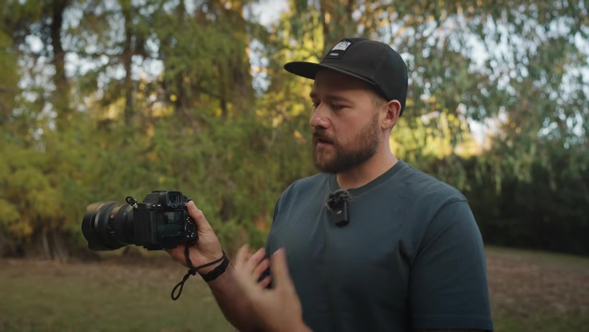 Shutter speed value shown alongside aperture on camera display