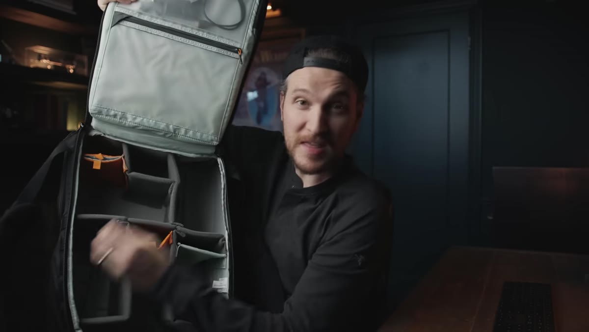 Laptop slot shown in the back panel of the bag