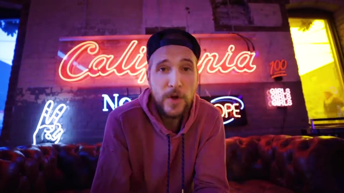 Peter explaining blur and noise as the two main low-light problems