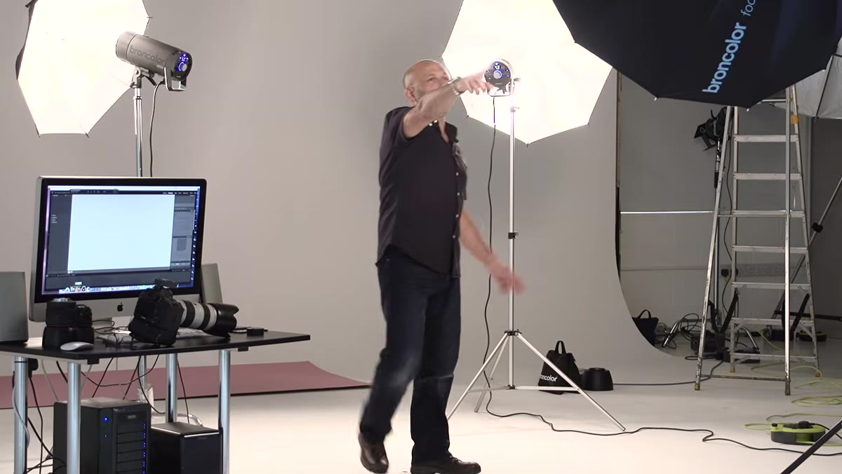 Focus 110 deep umbrella positioned in front and center of the model