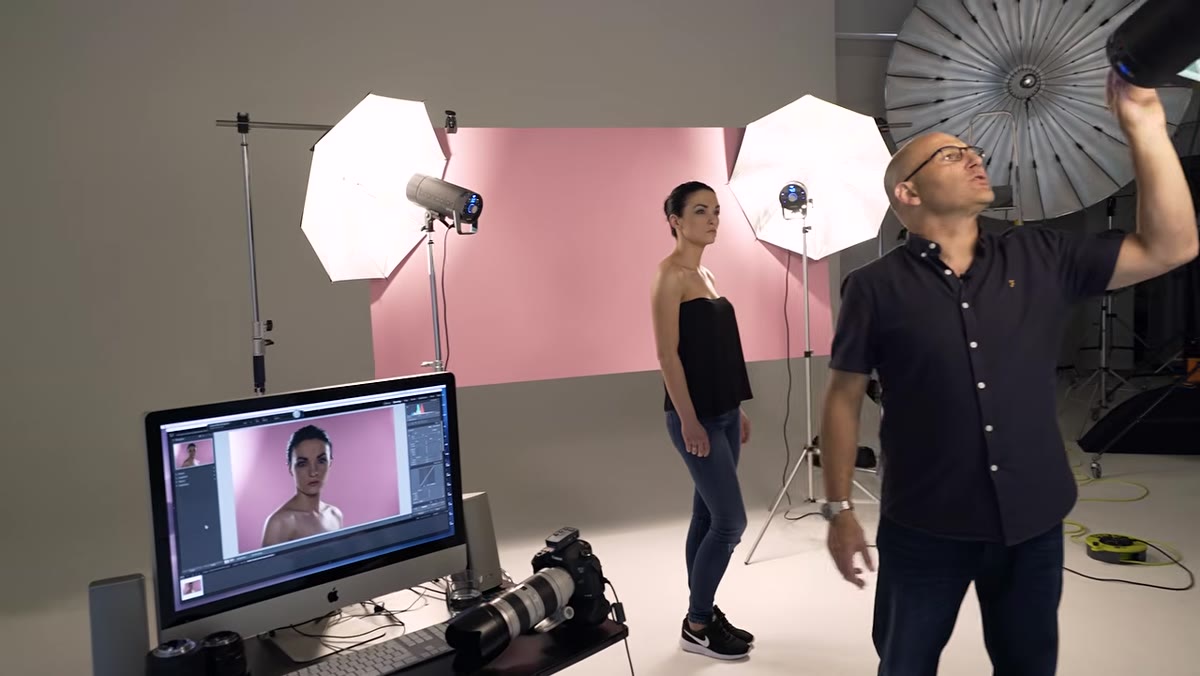 Photographer adjusting front umbrella power upward from level 3