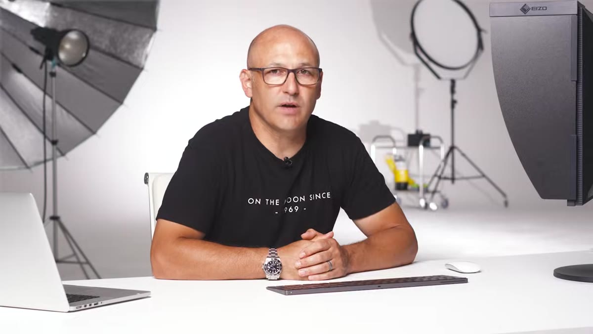 Natural light and desk lamp lighting setups demonstrated