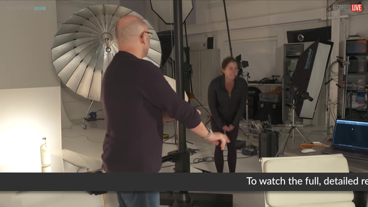 Discussion of aperture settings for product shot