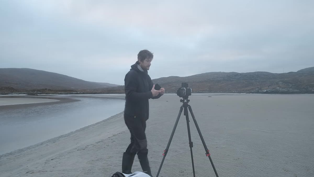 Heaton placing a four-stop ND filter onto the lens