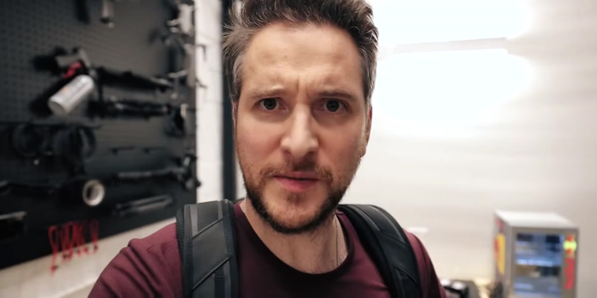 McKinnon vlogging handheld with the 1DX Mark III outdoors