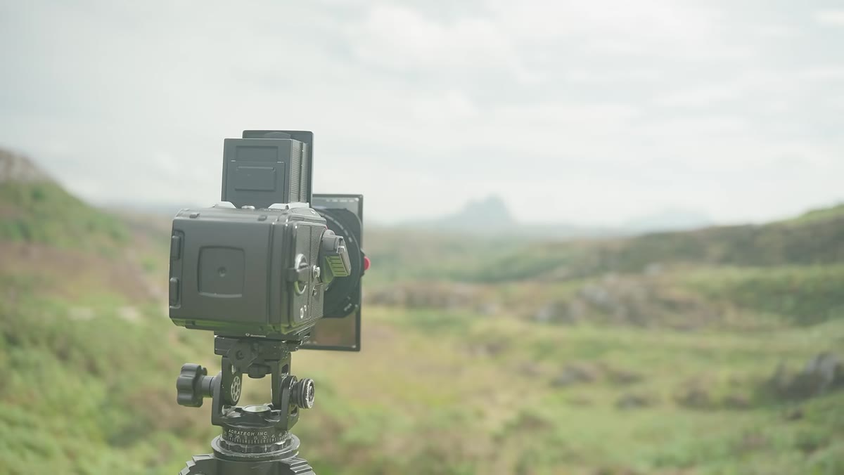 Camera on tripod, aperture F11, shutter speed 1/30 second displayed