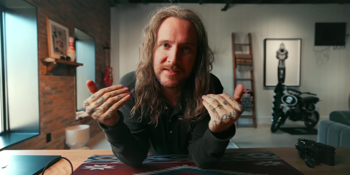 Peter McKinnon speaking directly to camera about toxic photography traits