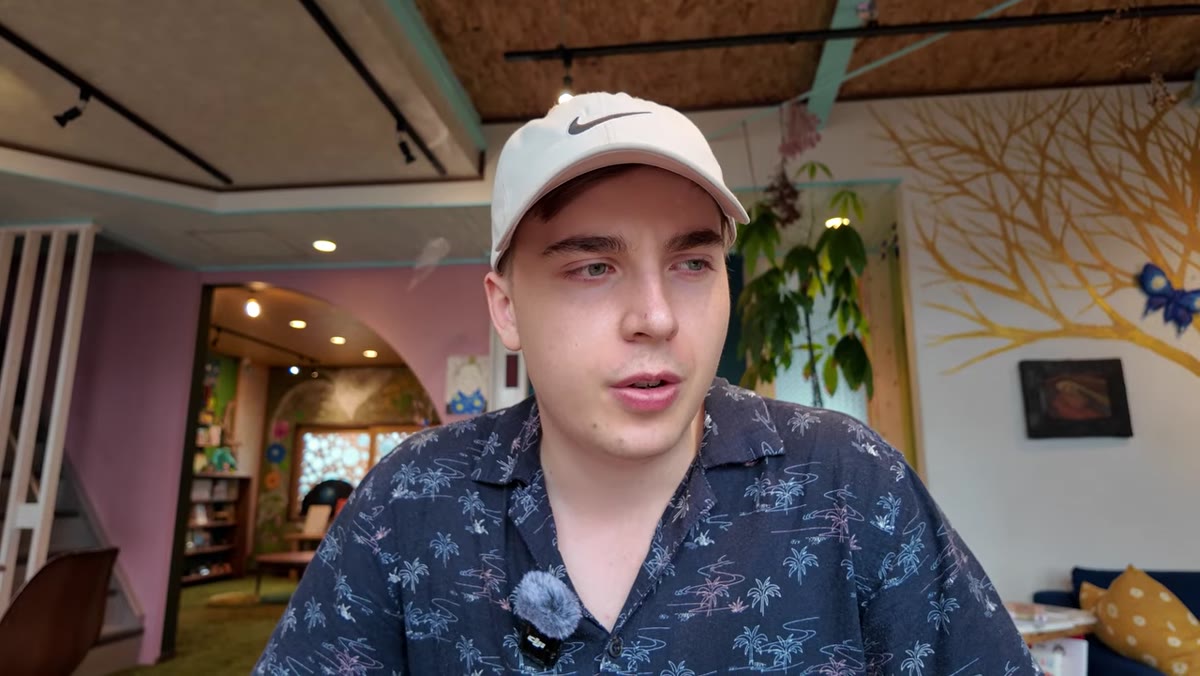 Hugo explaining how to learn photography from scratch