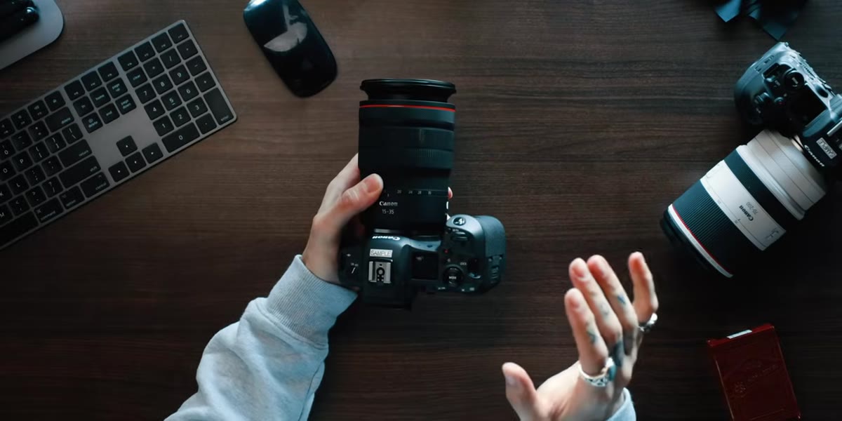 Side-by-side comparison of the R5 and the original EOS R body