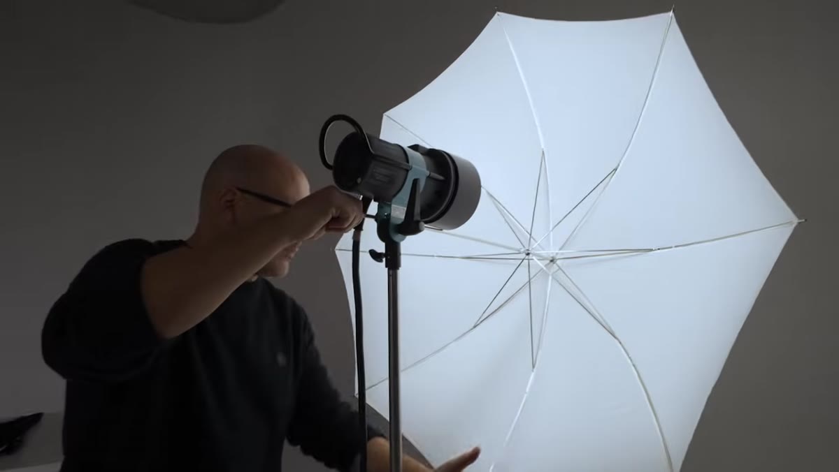 Umbrella pulled to correct distance showing even illumination across full surface