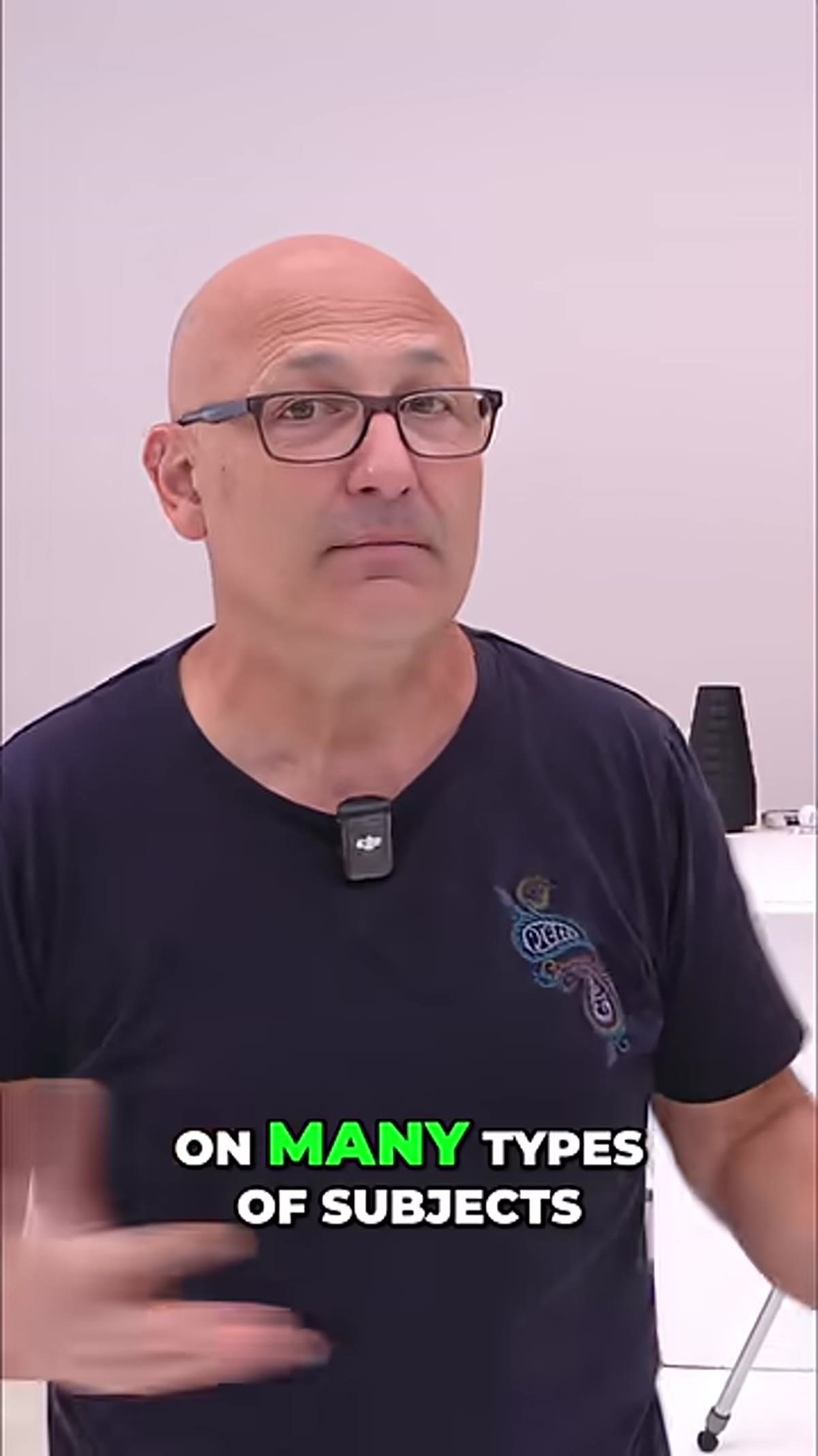 Presenter noting that flat shadowless light can look boring on some subjects